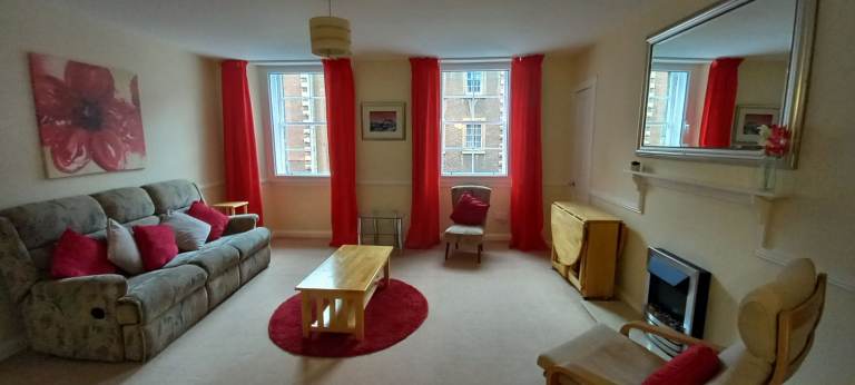 CITY CENTRE - COMFORTABLE 2 BEDROOM FLAT FOR LONG TERM LET