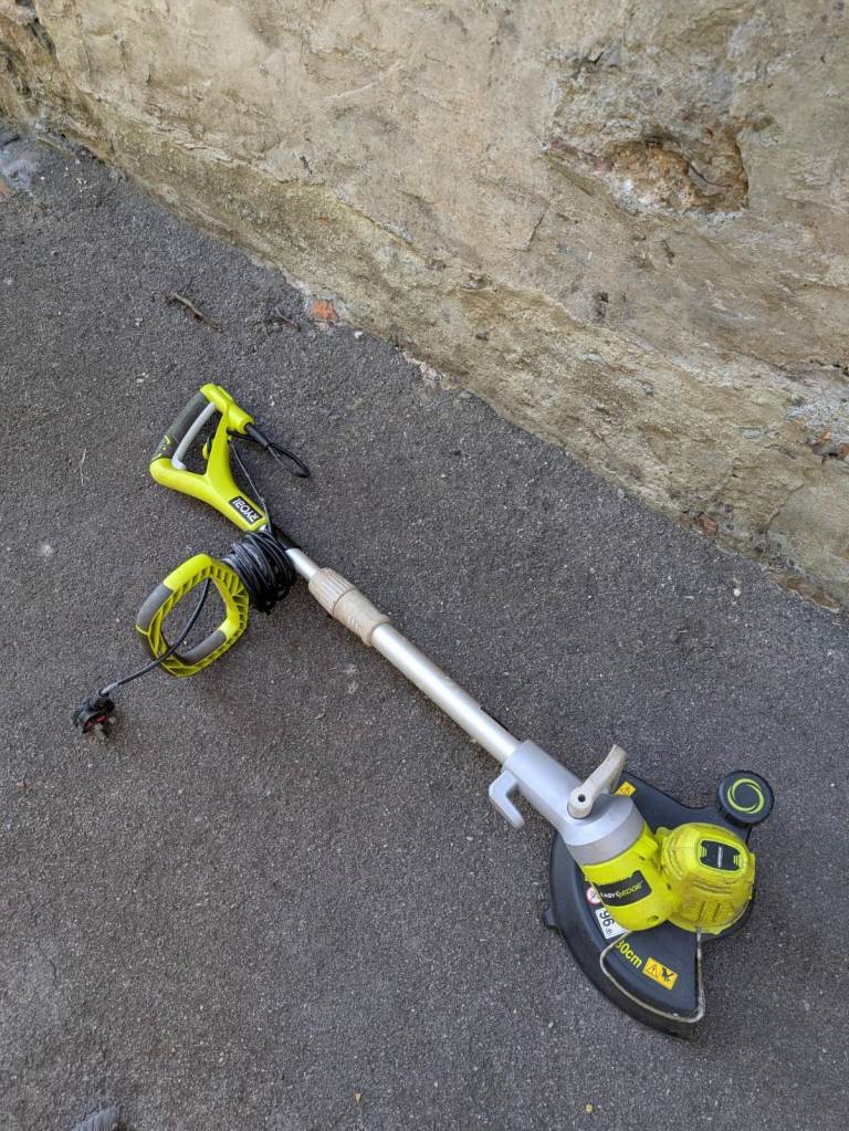 Ryobi RLT 6030 Electric Corded Line Trimmer/Edge Trimmer/Strimmer 600W