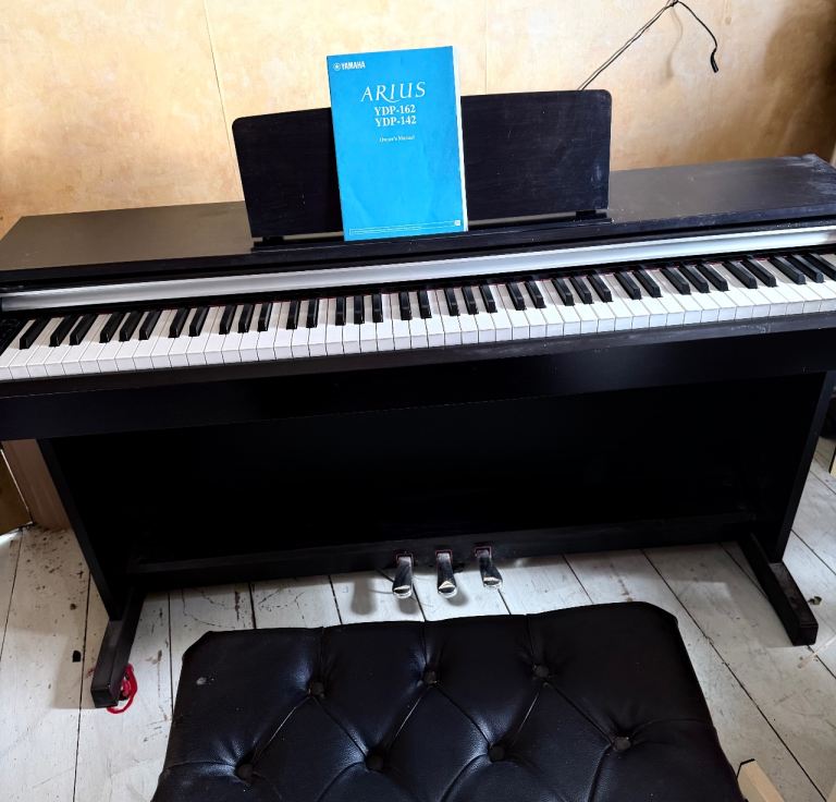 Yamaha: ARIUS YDP-142 Digital Piano (Rosewood) and Piano Stool