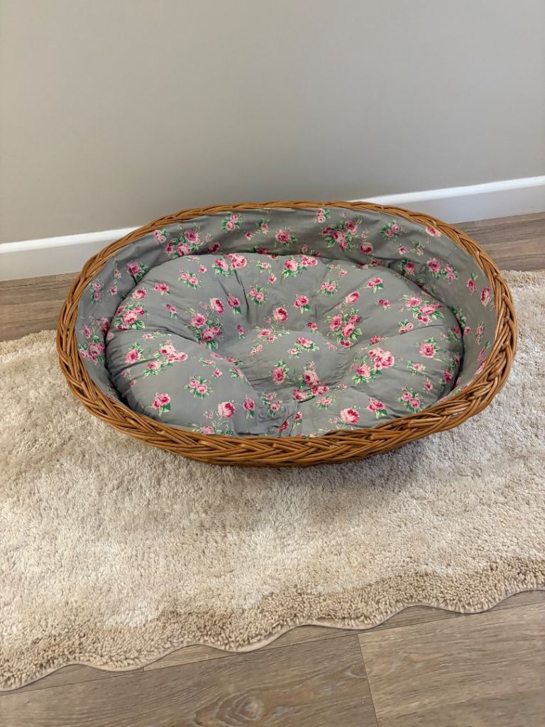 Wicker dog bed 