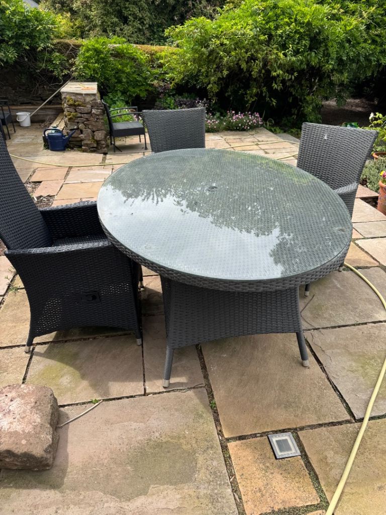 Garden table and 4 chairs