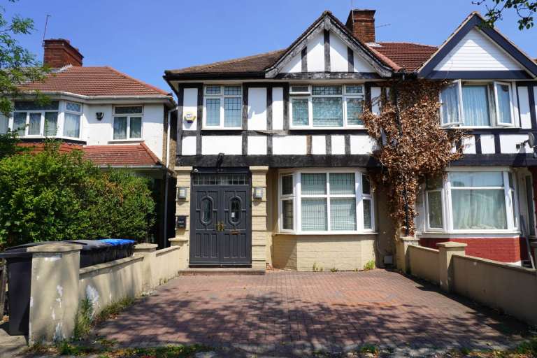 4 bedroom house in Harrow Rd, Wembley