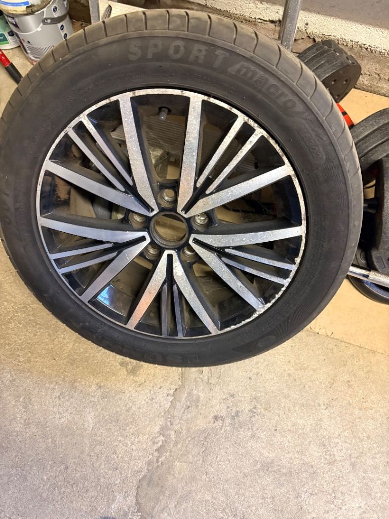 Volkswagen Golf mk7.5 alloy and tyre 