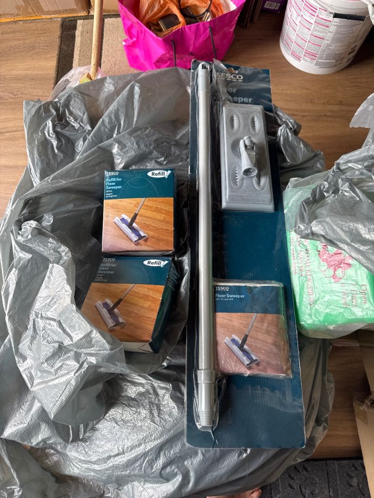 Floor Sweeper with 50 Wipes 