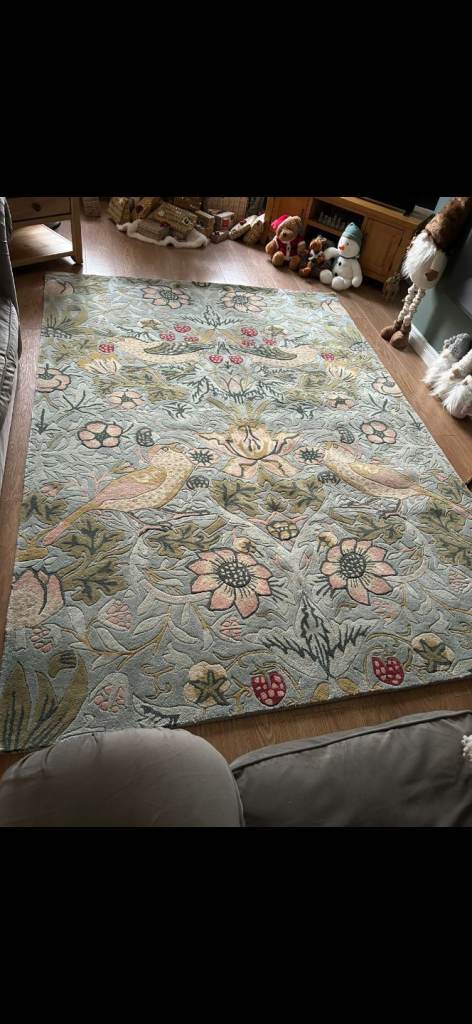 Morris & Co Strawberry Thief Rug New sealed . Size 200cm x 280cm 
