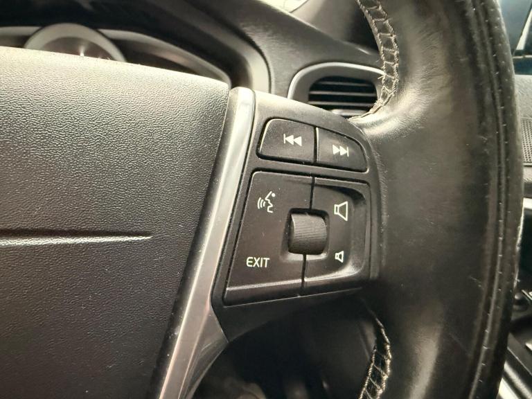 2015 Volvo V40 D4 [190] R DESIGN Lux Nav 5dr HATCHBACK DIESEL Manual