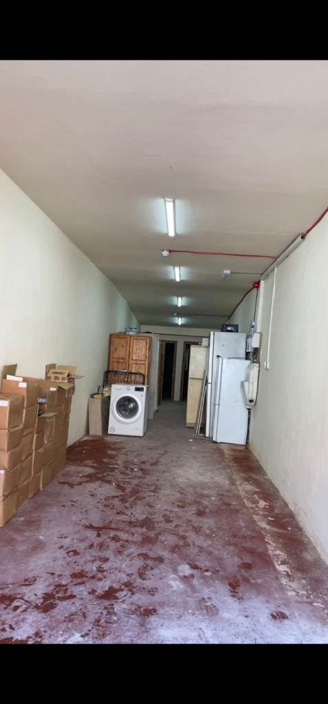 Unit to let