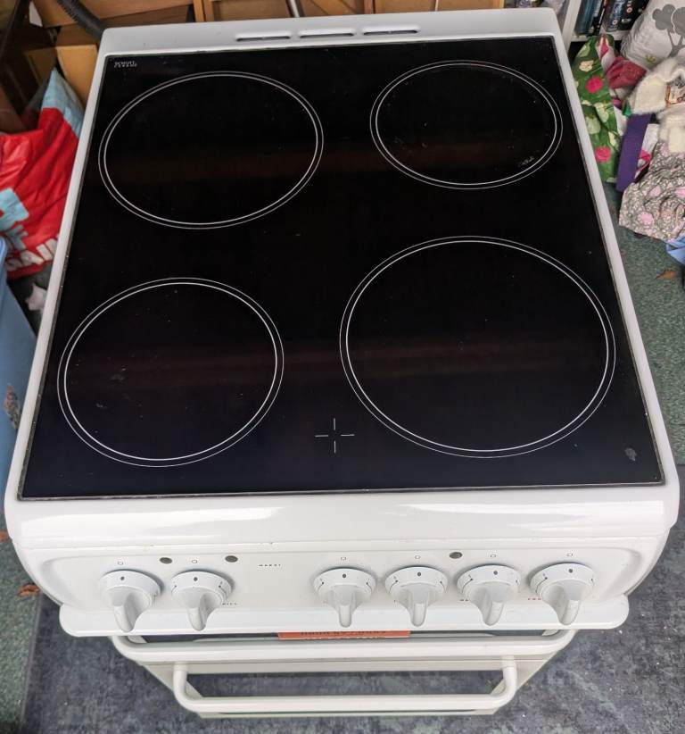 Hotpoint Freestanding Electric Cooker – Ceramic Hob, Double Oven