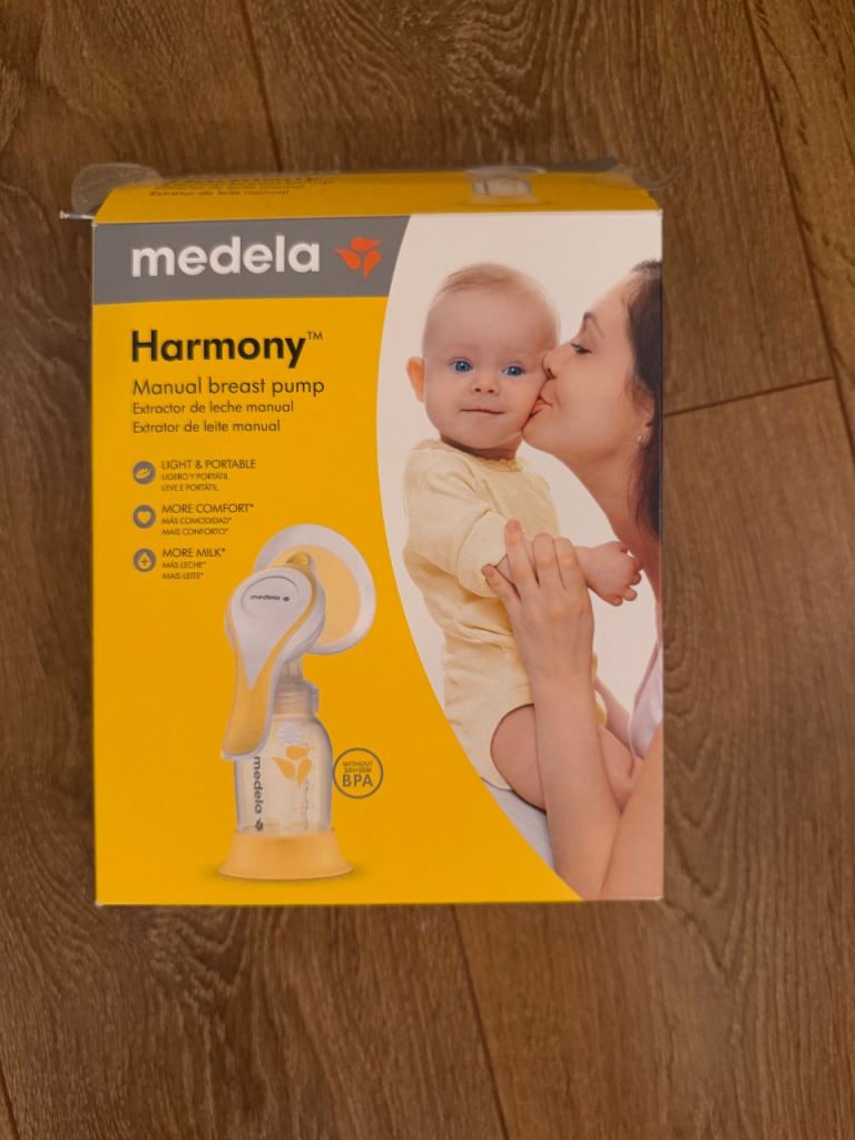 Medela Harmony Breast pump + storage bags