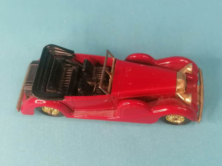 Vintage collectable. Matchbox Y11-Maroon 1938 Lagonda Drophead Coupe in maroon. 