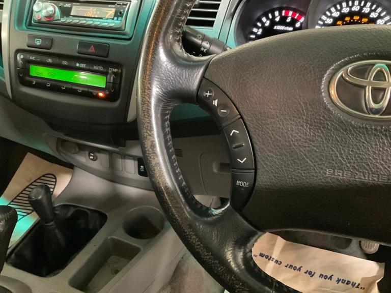 2011 Toyota Hilux 3.0 D-4D Invincible Pickup 4dr Diesel Auto 4WD (227 g/km, 171 bhp) Pick Up Dies...