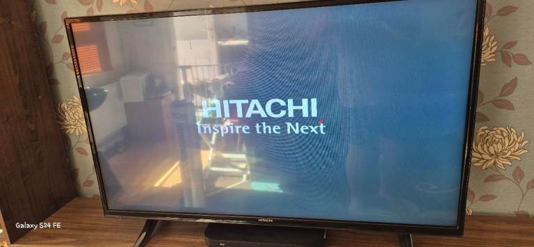 Hitachi Smart TV with Remote – Good Working Order