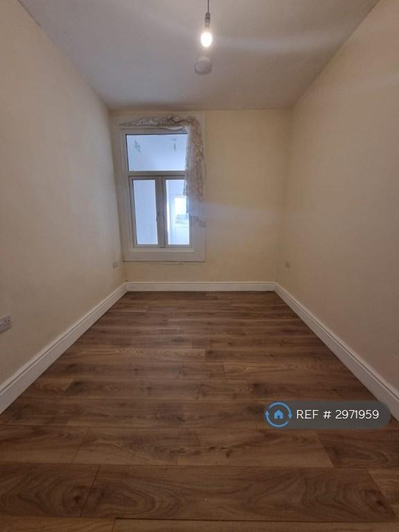 1 bedroom flat in Ilford Lane, Ilford, IG1 (1 bed) (#2971959)
