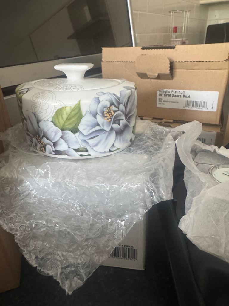 Various kitchen items