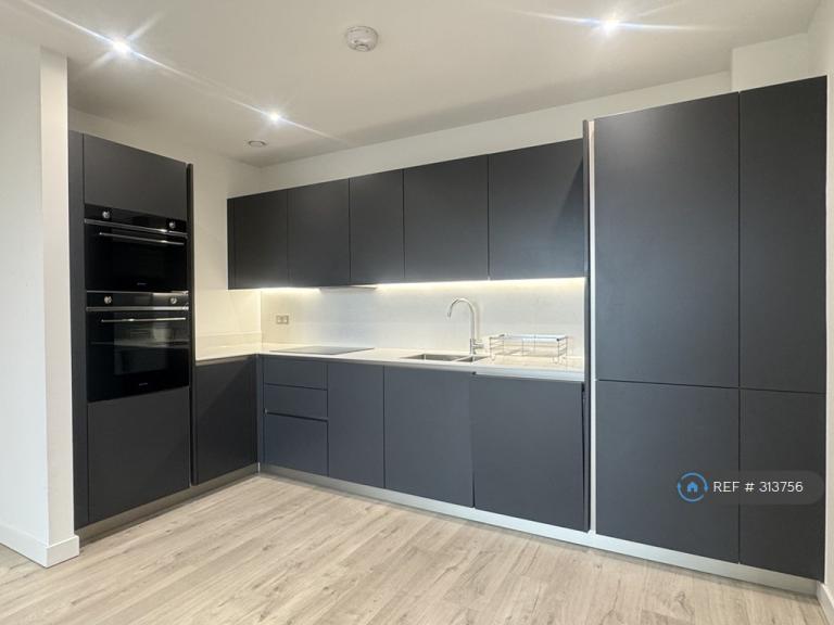 2 bedroom flat in Hartingtons Court, London, N4 (2 bed) (#313756)