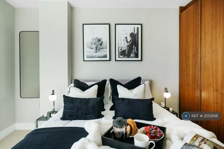 2 bedroom flat in Duckman Tower, London, E14 (2 bed) (#2552106)