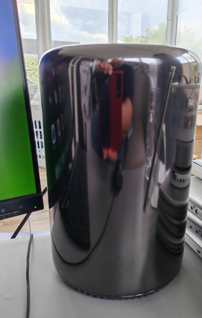 Apple Mac Pro Xeon E5 3.7ghz Quad Core 32gb ram