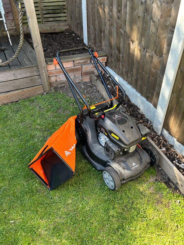 Petrol mower 