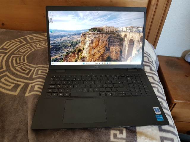 laptop dell latitude 3520 windows 11 intel core i5-1135g7 2.40ghz