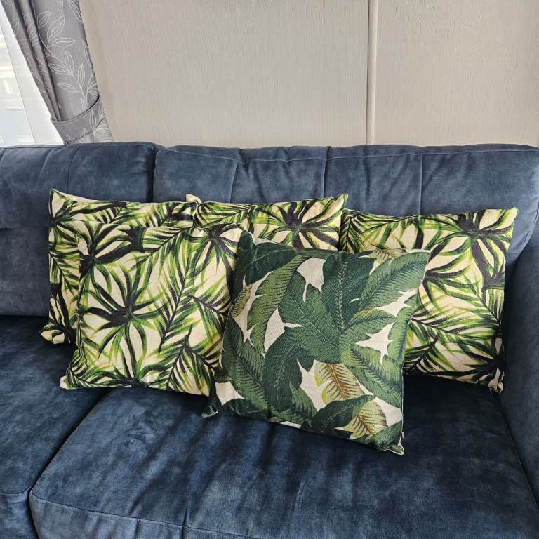 Set of 5 Tropical Leaf Print Cushions – Good Condition