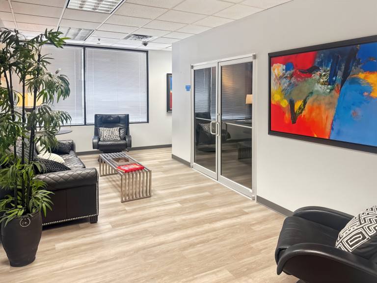 Paisley - PA1 1EX \ Flexible Desk Access Through Coworking Membership