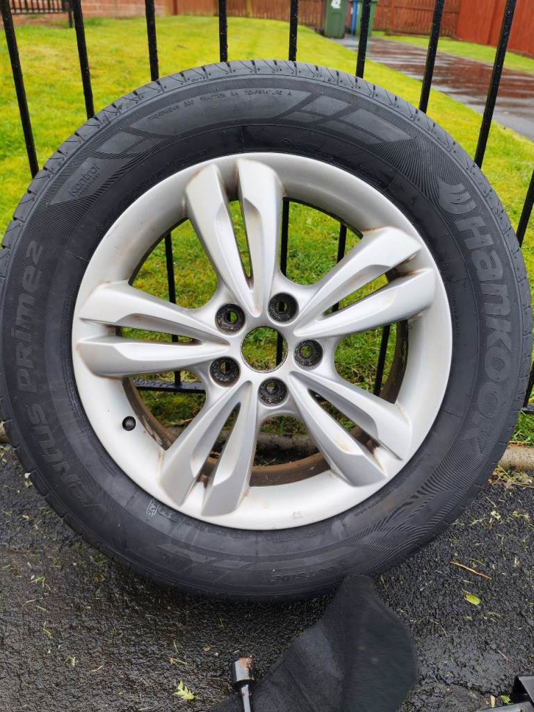 Hyundai ix35 alloy wheel 17", brand new Hankook tyre, jack and tool kit