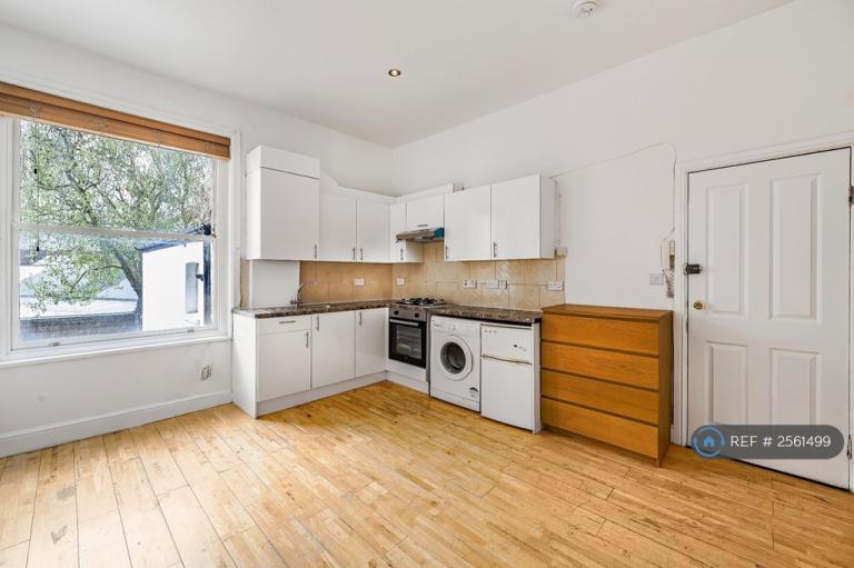 Studio flat in Chichele Road, London, NW2 (#2561499)