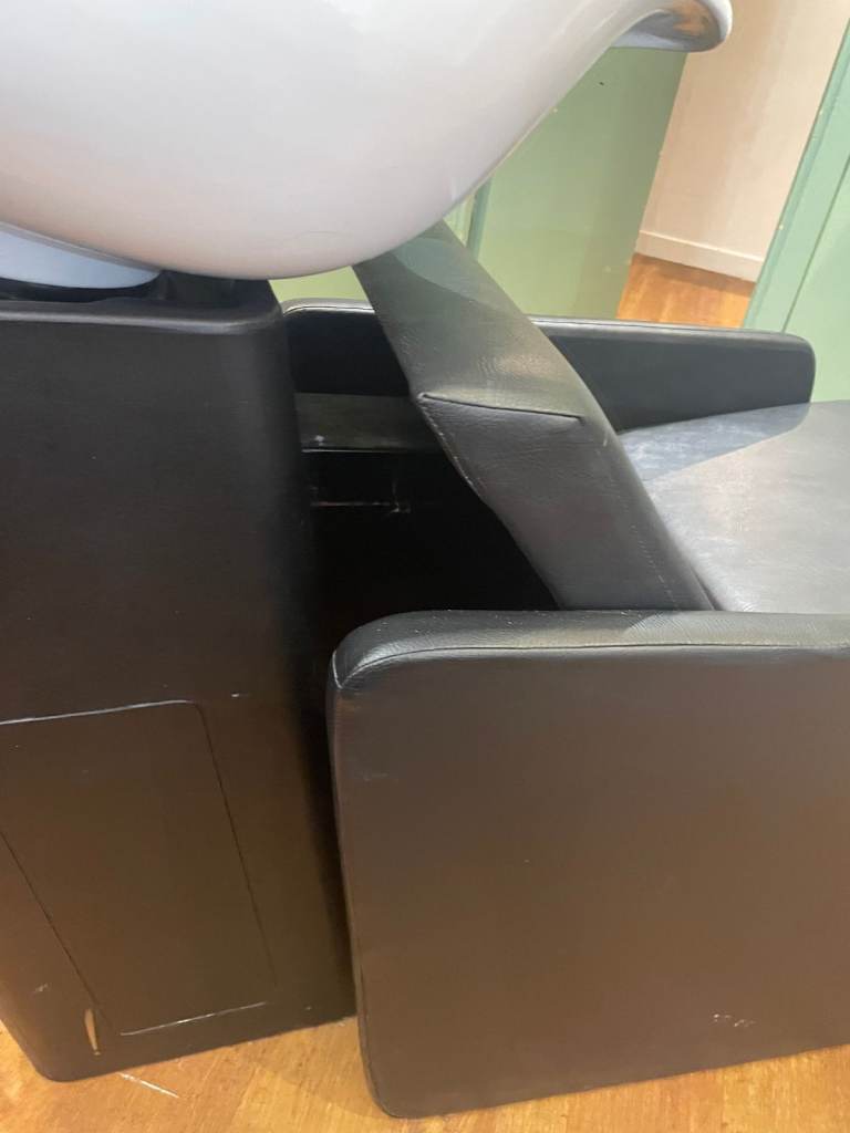 2 x salon backwash unit NO CHARGE. Pick up only