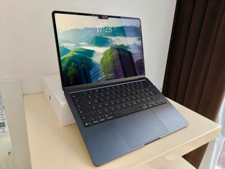 Apple MacBook Air M5 2026 - Midnight