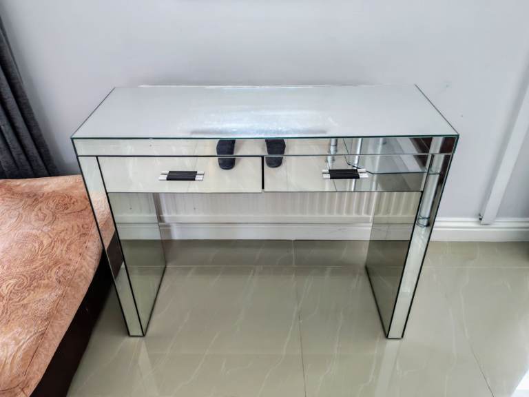 Small dressing table.