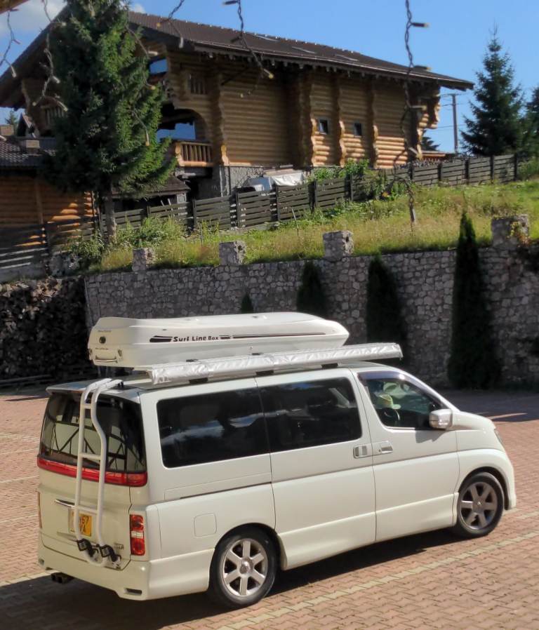 Nissan Elgrand Highway Star,  S3, 3.5L V6 4WD. Low genuine Mileage