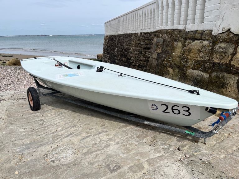 Laser dinghy boat with full and 4.7 rigs and trailer