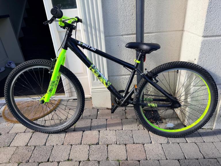 X-RATED Mountain/dirt Bike - Black and Neon Green, Fixed gear, 26’’ wheels