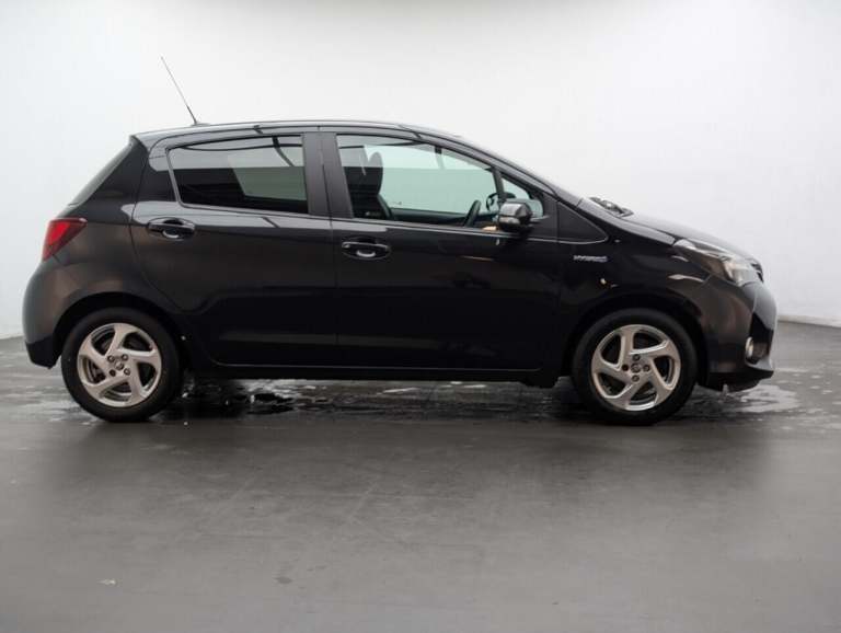 2016 Toyota Yaris 1.5 VVT-h Icon Hatchback 5dr Petrol Hybrid E-CVT Euro 6 (101 ps) REVERSING  HAT...