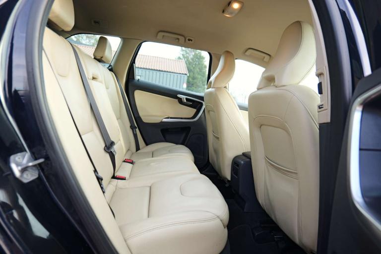 2016 Volvo XC60 2.4 XC60 SE Luxury Nav D5 AWD 4WD 5dr SUV Diesel Manual