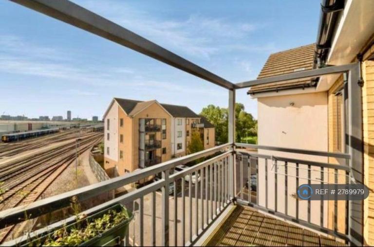 2 bedroom flat in London, London, SE25 (2 bed) (#2789979)