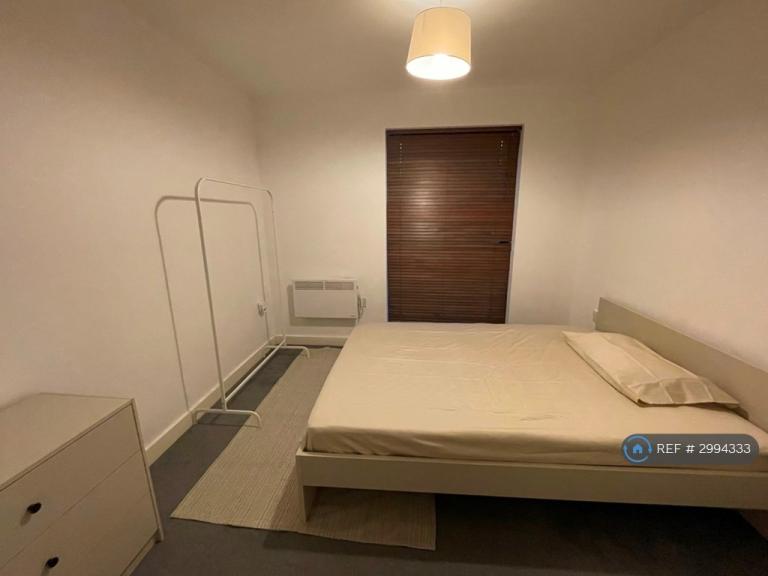 Studio flat in Hollies Lane, Salford, M5 (#2994333)