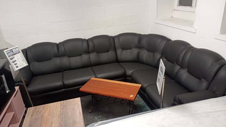 £899 Brand New Black Faux Leather 3cr2 Sofa