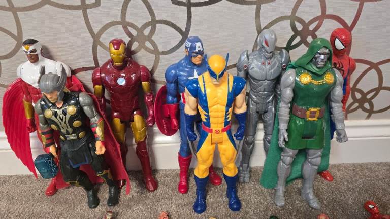 X12 Marvel Action Figures 12"