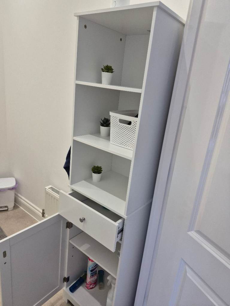 Linen cabinet