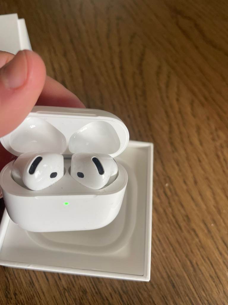 Airpods 4th generation (never used!) 