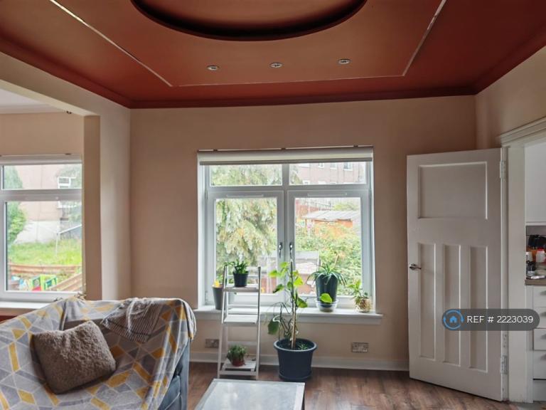 2 bedroom flat in Rutherglen, Glasgow, G73 (2 bed) (#2223039)