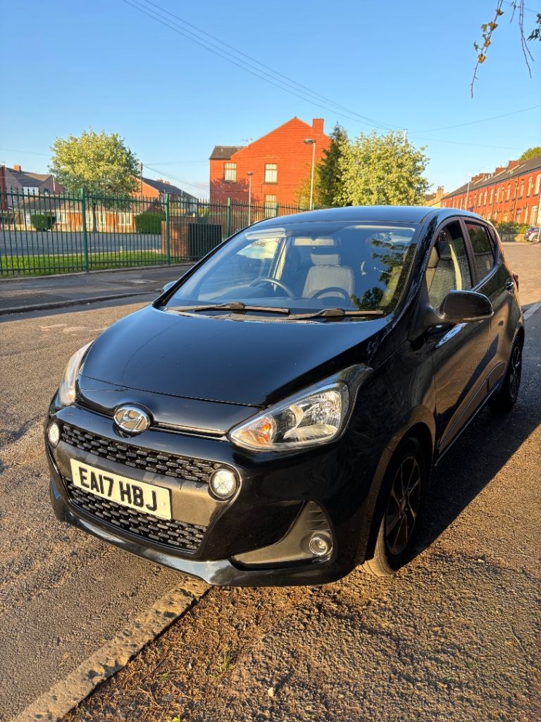 Hyundai i10 black 5 door £20 tax 11 months Mot £2800