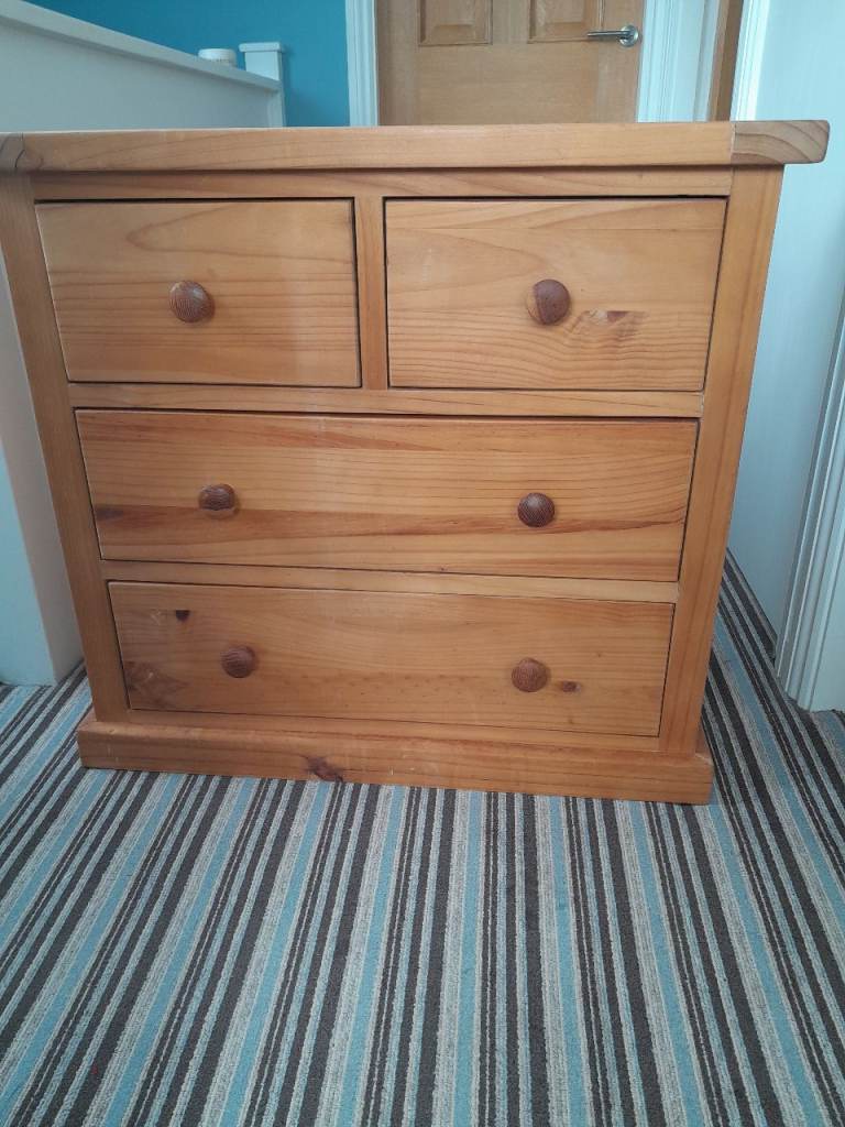 Pine chest of drawers