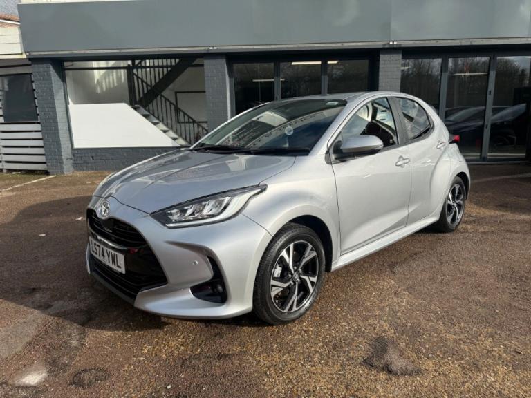  Toyota Yaris 1.5 Hybrid Design 5dr CVT - FTSH - 1 OWNER - FRONT AND REAR