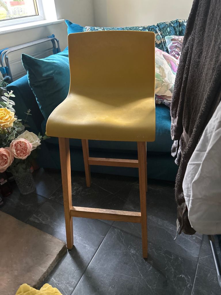 2 breakfast/bar stools 