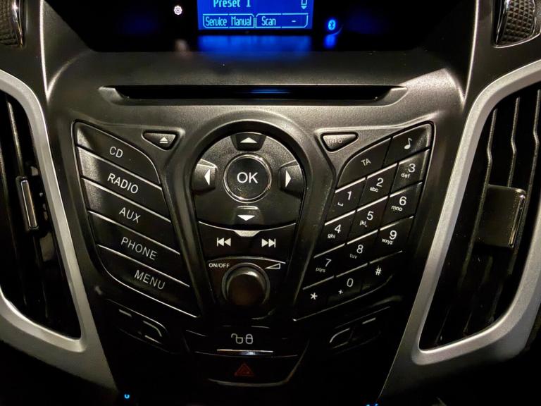 2011 Ford Focus 1.6 125 Zetec 5dr HATCHBACK PETROL Manual