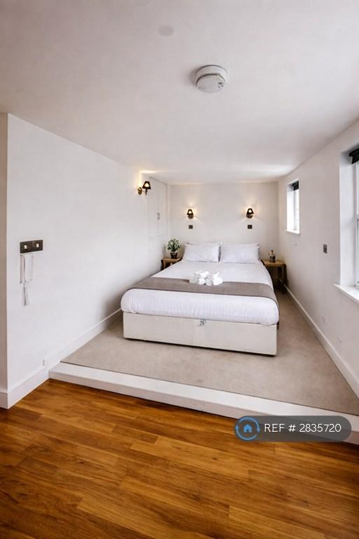 Studio flat in Devonport Road, London, W12 (#2835720)