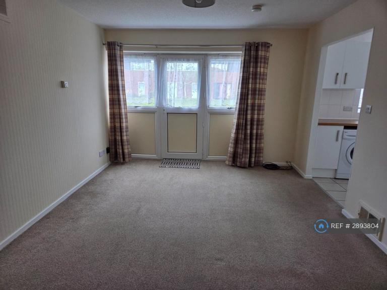 1 bedroom flat in Greenleys, Milton Keynes, MK12 (1 bed) (#2893804)