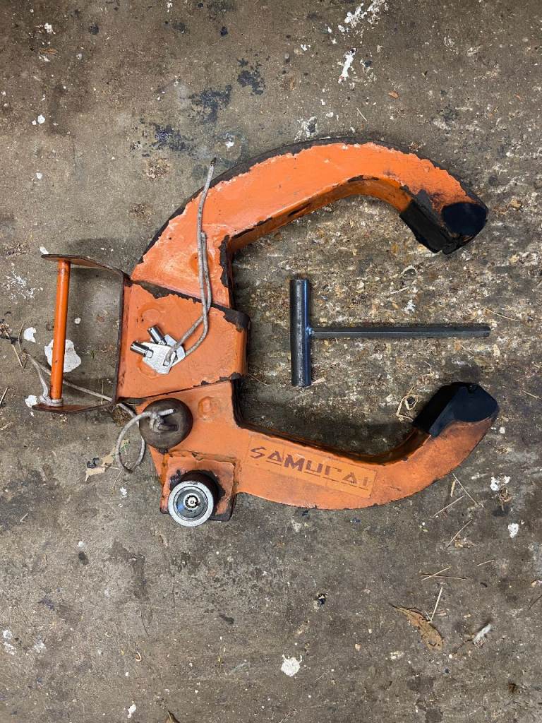 Caravan/trailer wheel lock